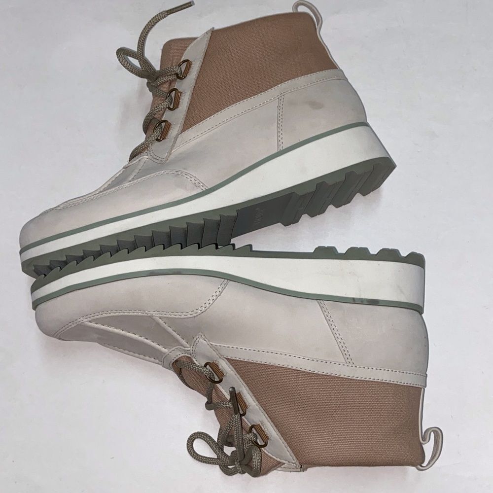Vionic Womenâs Acadia NolanâCream and Tan Waterproof Hiking Ankle Lace-Up Boots - Picture 6 of 13